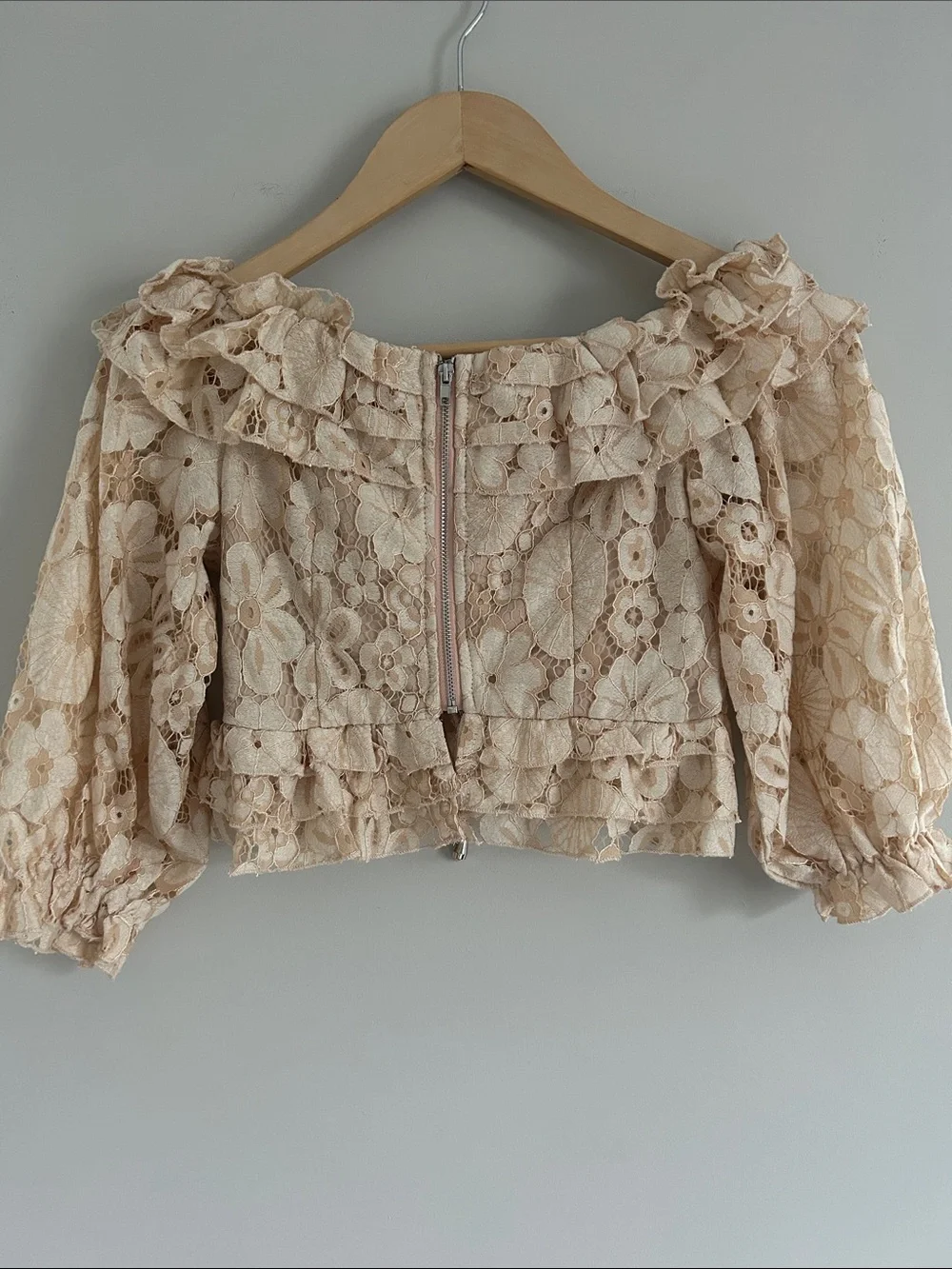 Indikah Beige Floral Lace Ruffle Crop Top Blouse - Picture 3 of 9